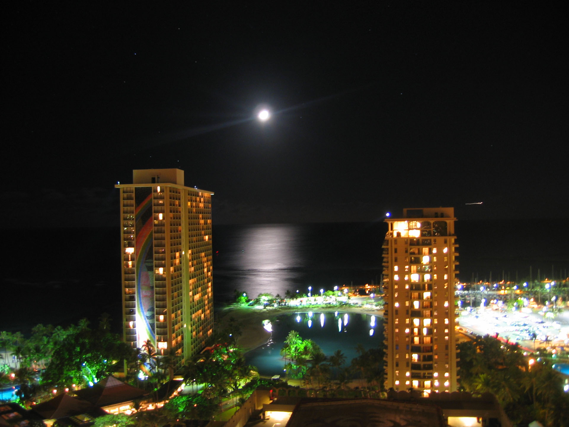 Oahu-Hilton-Hotel-Nightview-1