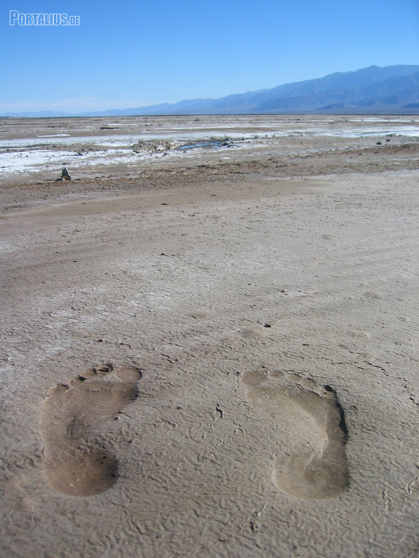 Death-Valley-National-Park-34-Footsteps