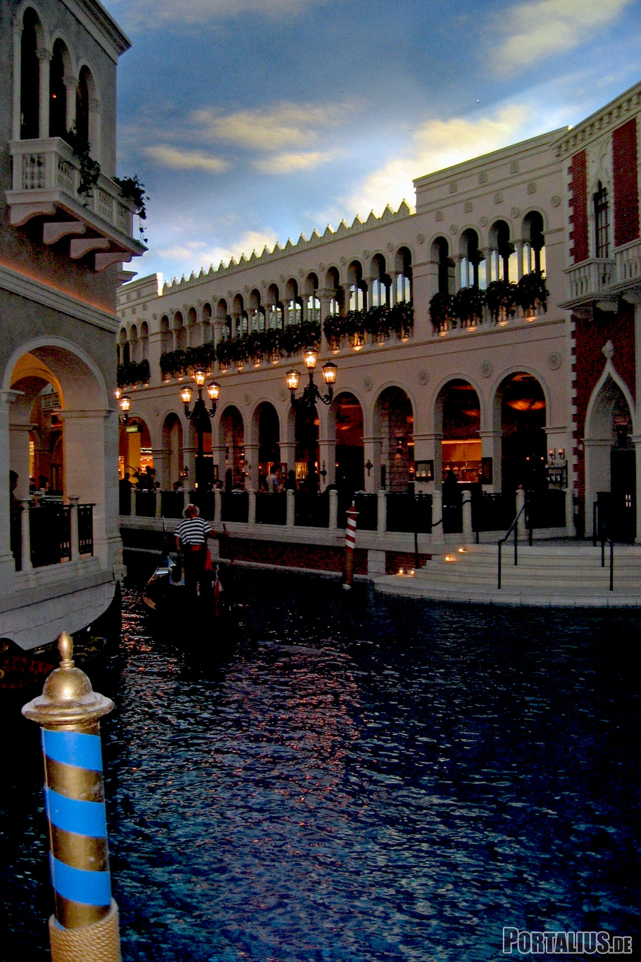 Las_Vegas_-_Venetian_Inside_3