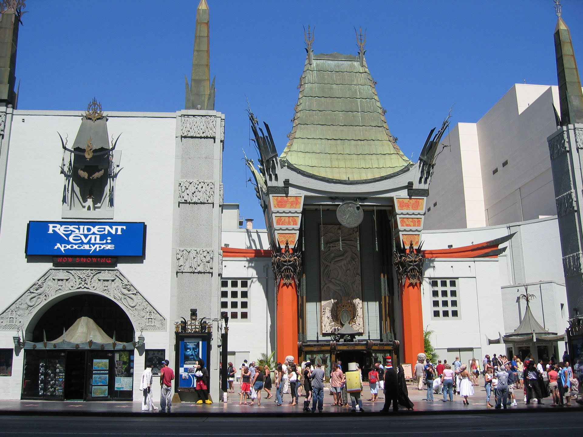 L.A.-Walk-of-Fame-Chinese-Theatre