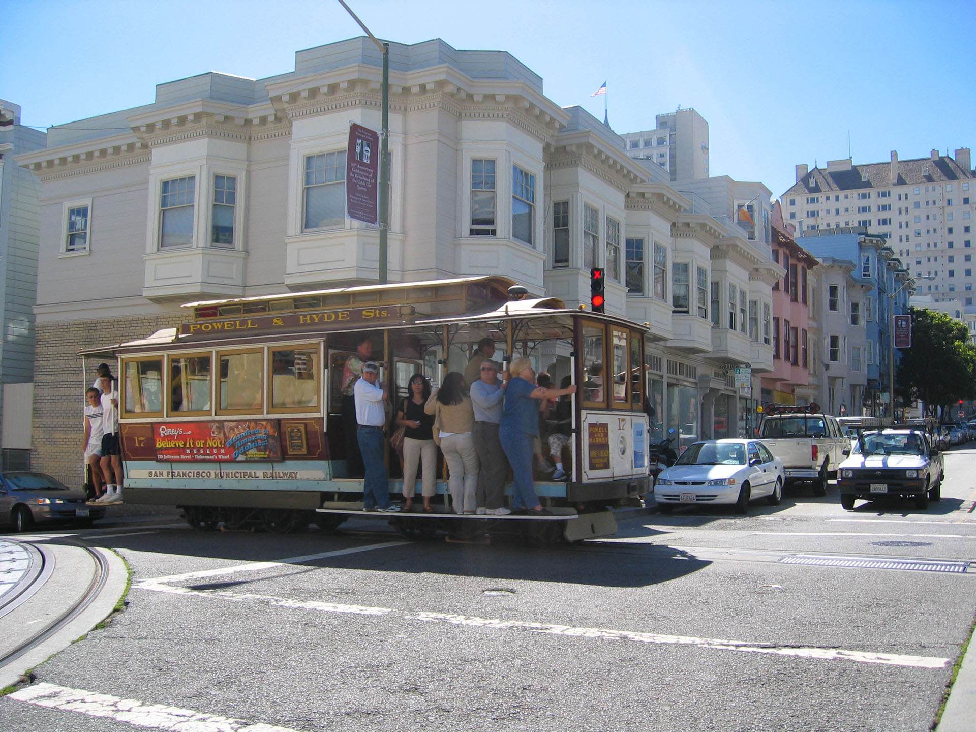 San-Francisco-Cable-Car-3