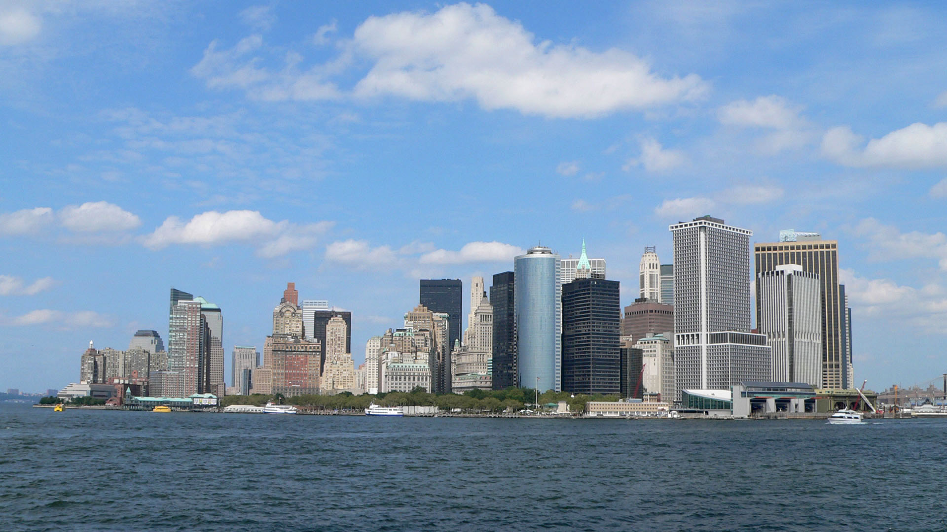 Blick auf die New Yorker Skyline von der Staten Island Fähre aus