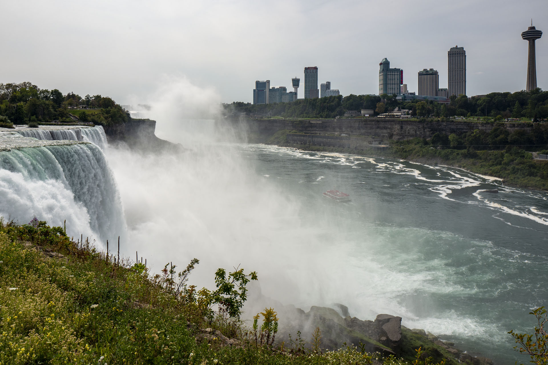 Die Niagara-Wasserfälle auf der amerikanischen Seite