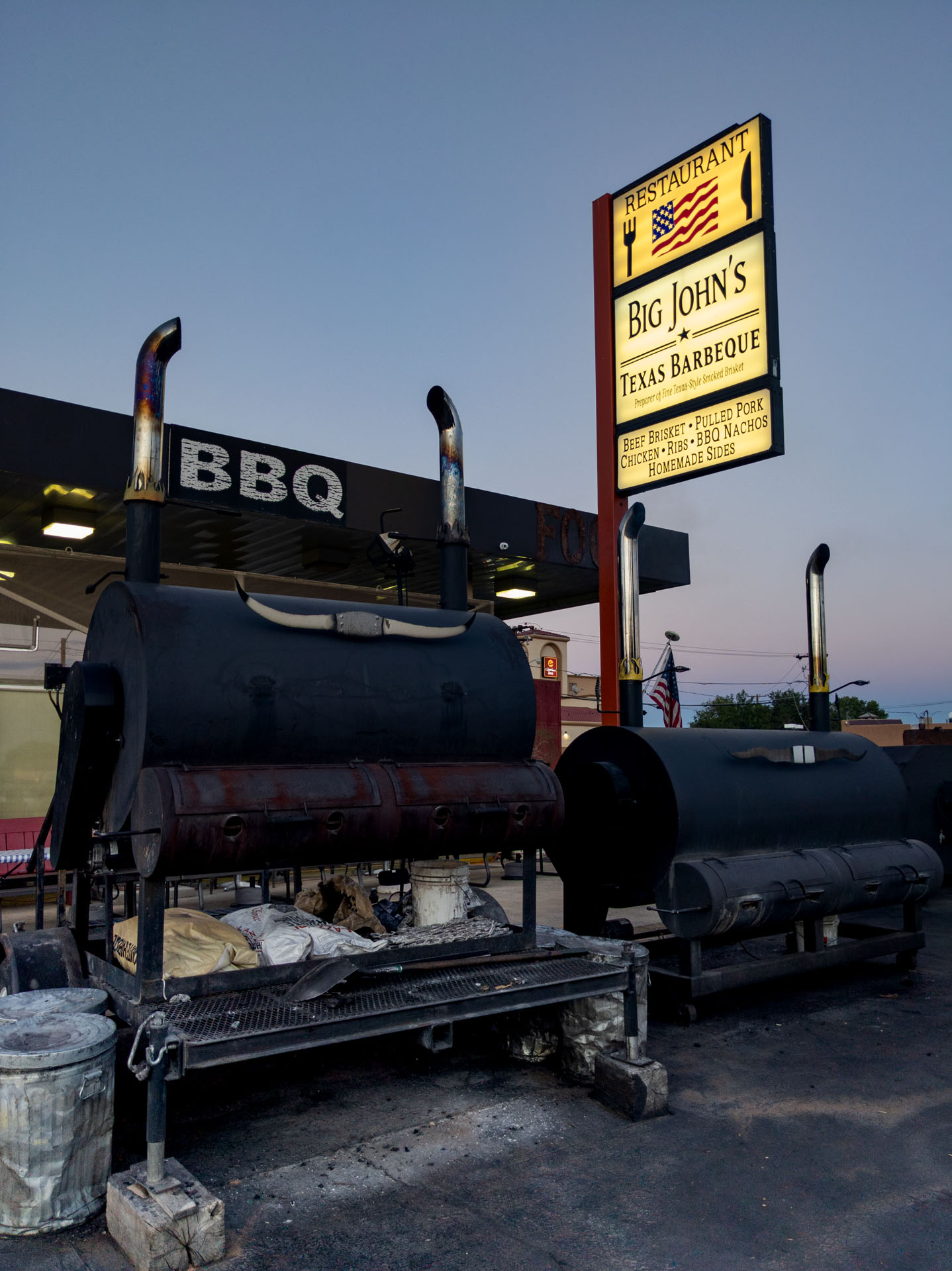 Smoker vor Big John´s Texas BBQ in Page (Arizona)