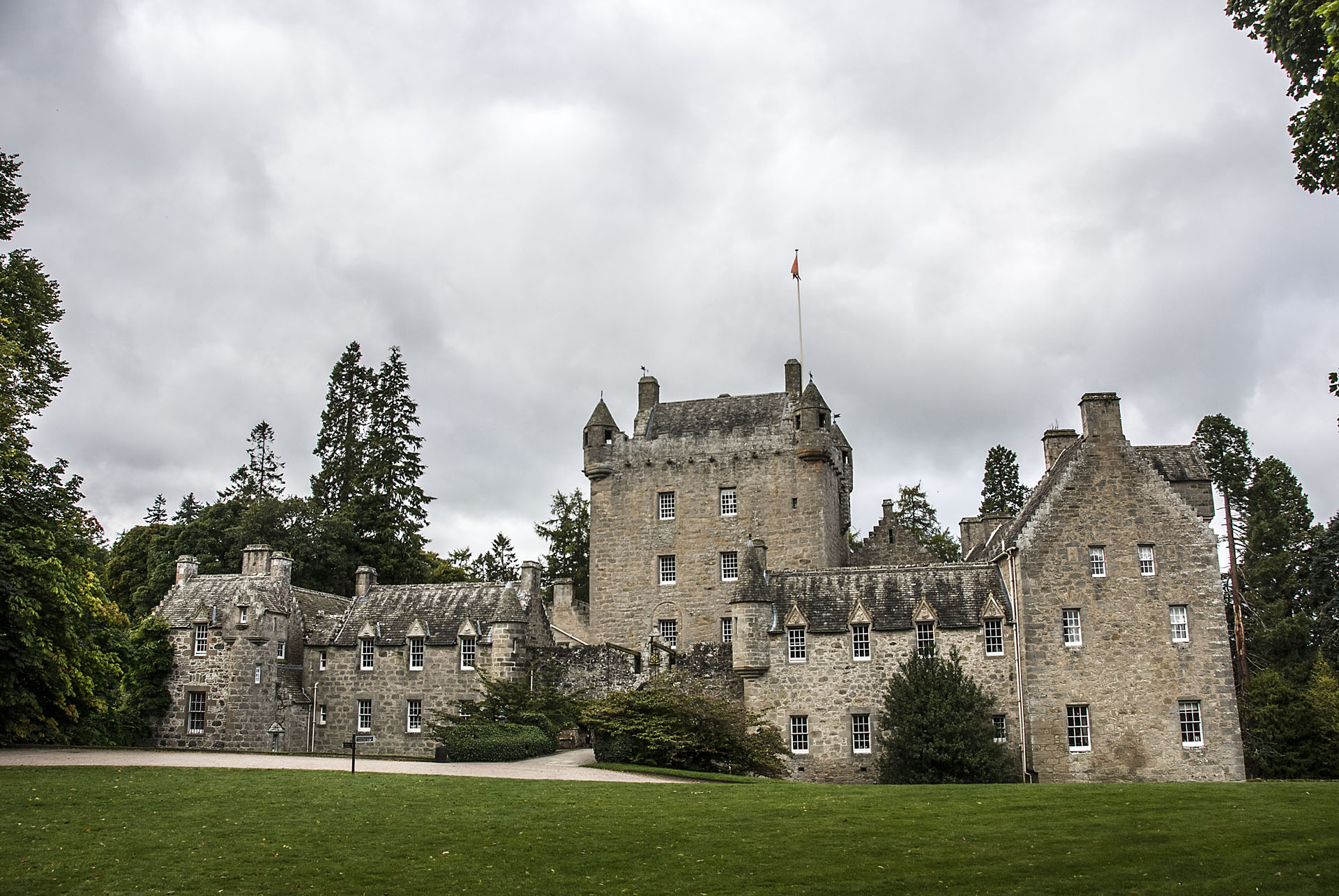 cawdor-castle